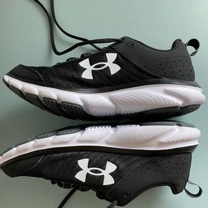 Under Armour Charged Assert